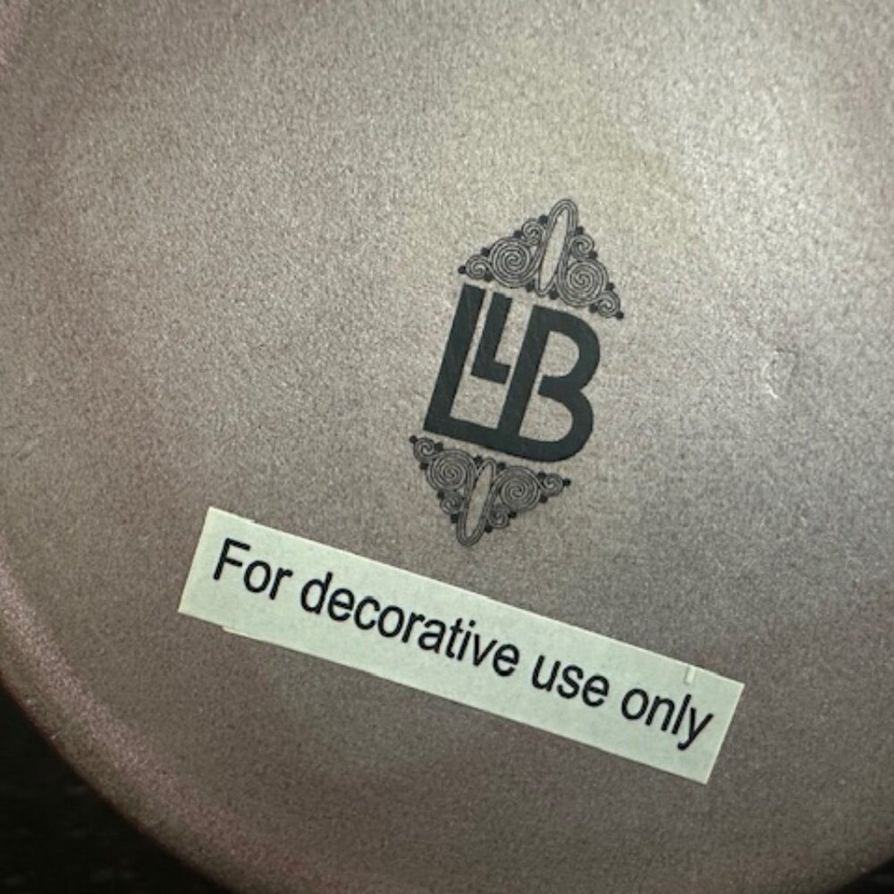 VASES - Picture 2 of 2